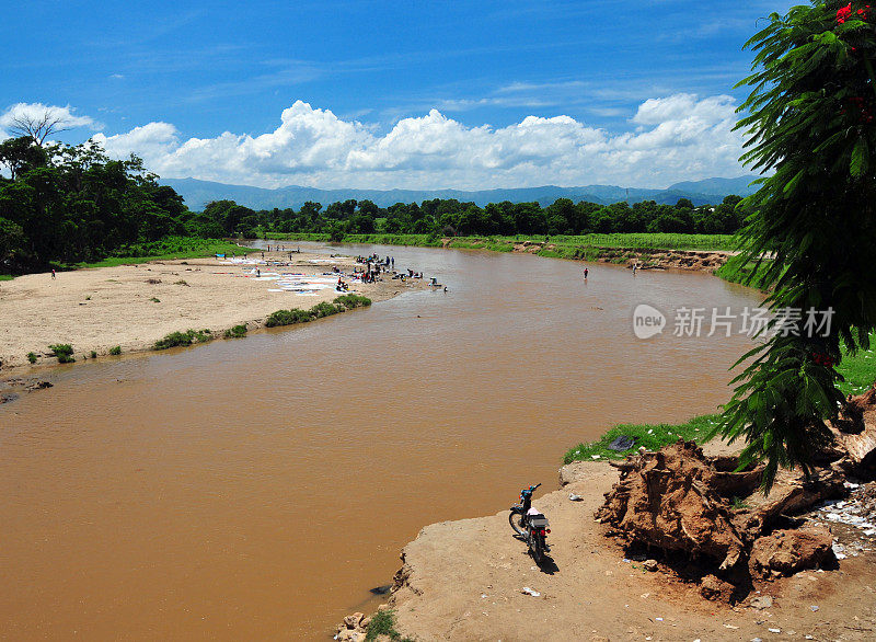 多米尼加共和国/海地边界的Dajabon河